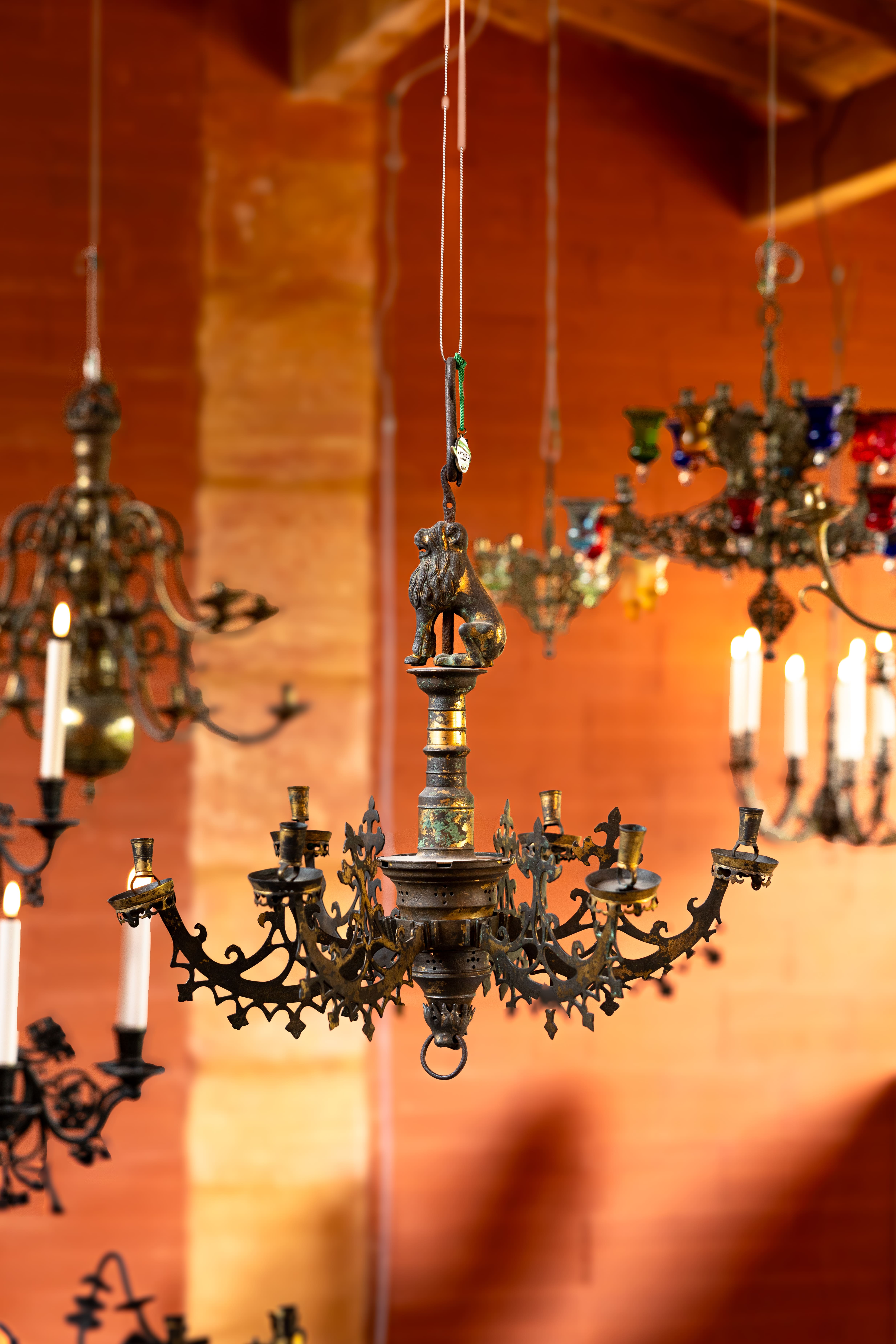 Le plus ancien lustre de la collection : héritage du Moyen Âge